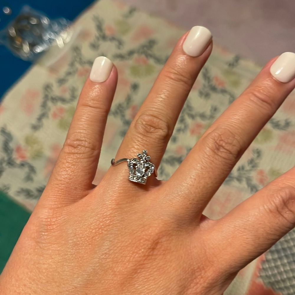 Crown diamond ring